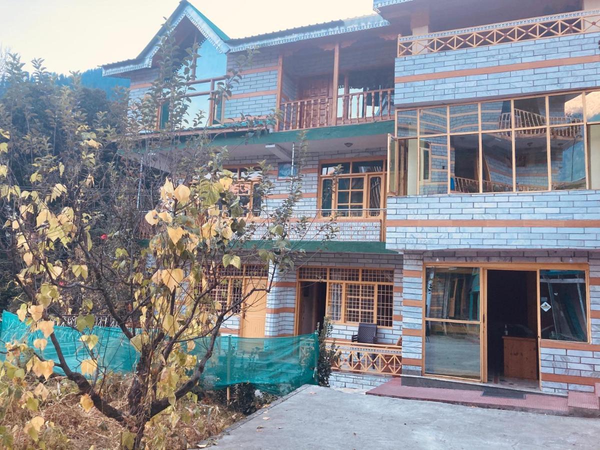 Woods Villa- A Luxury Mountains View Cottages 마날리 외부 사진
