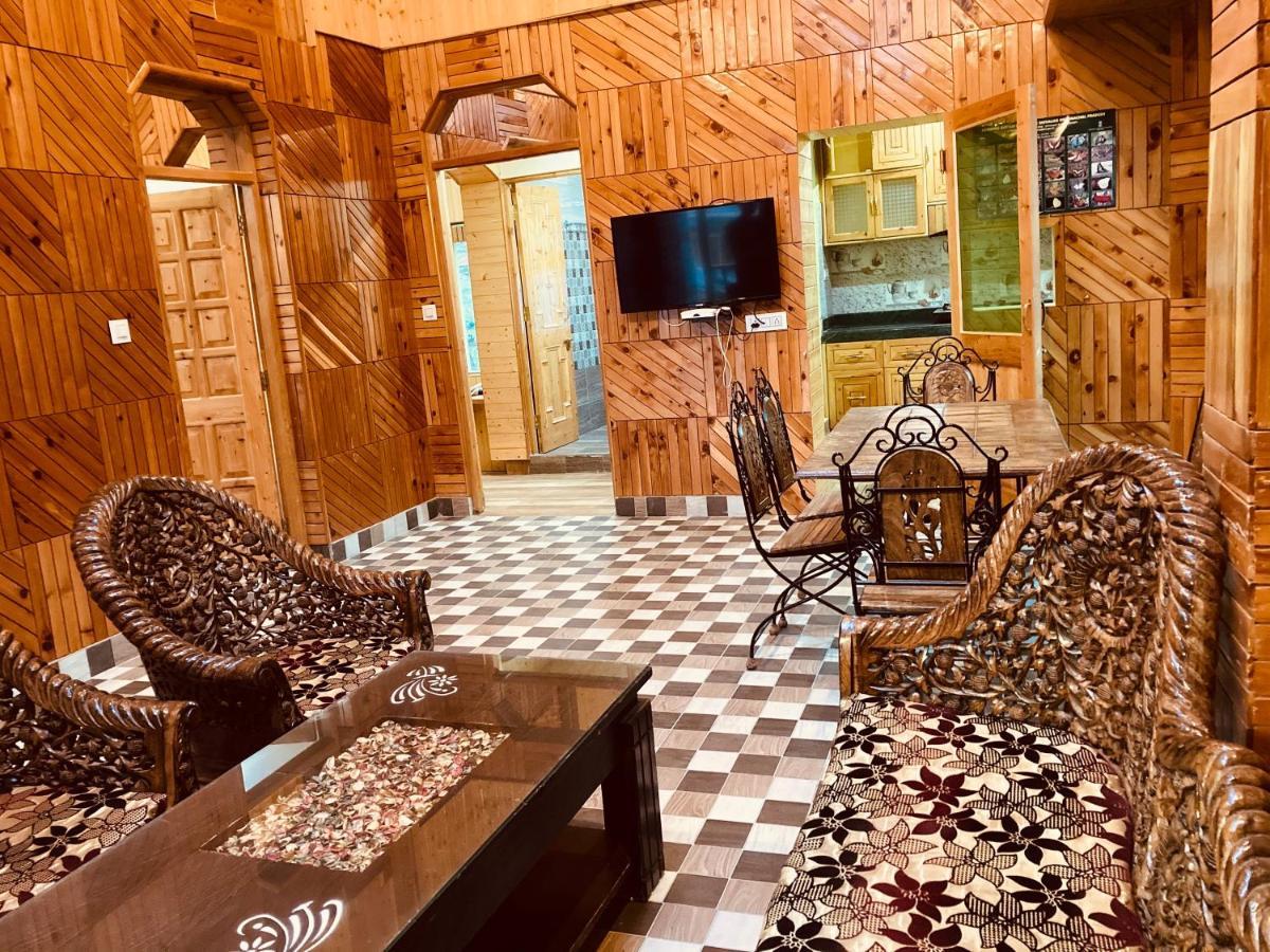 Woods Villa- A Luxury Mountains View Cottages 마날리 외부 사진